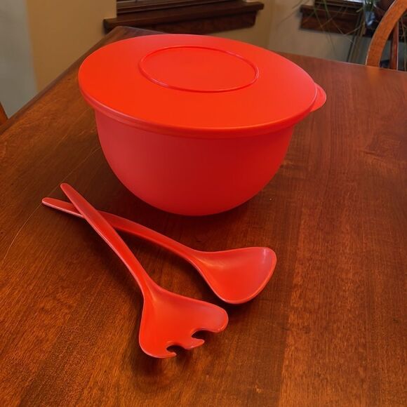 Tupperware impressions Salad Bowl / Lettuce Keeper - Picture 1 of 9